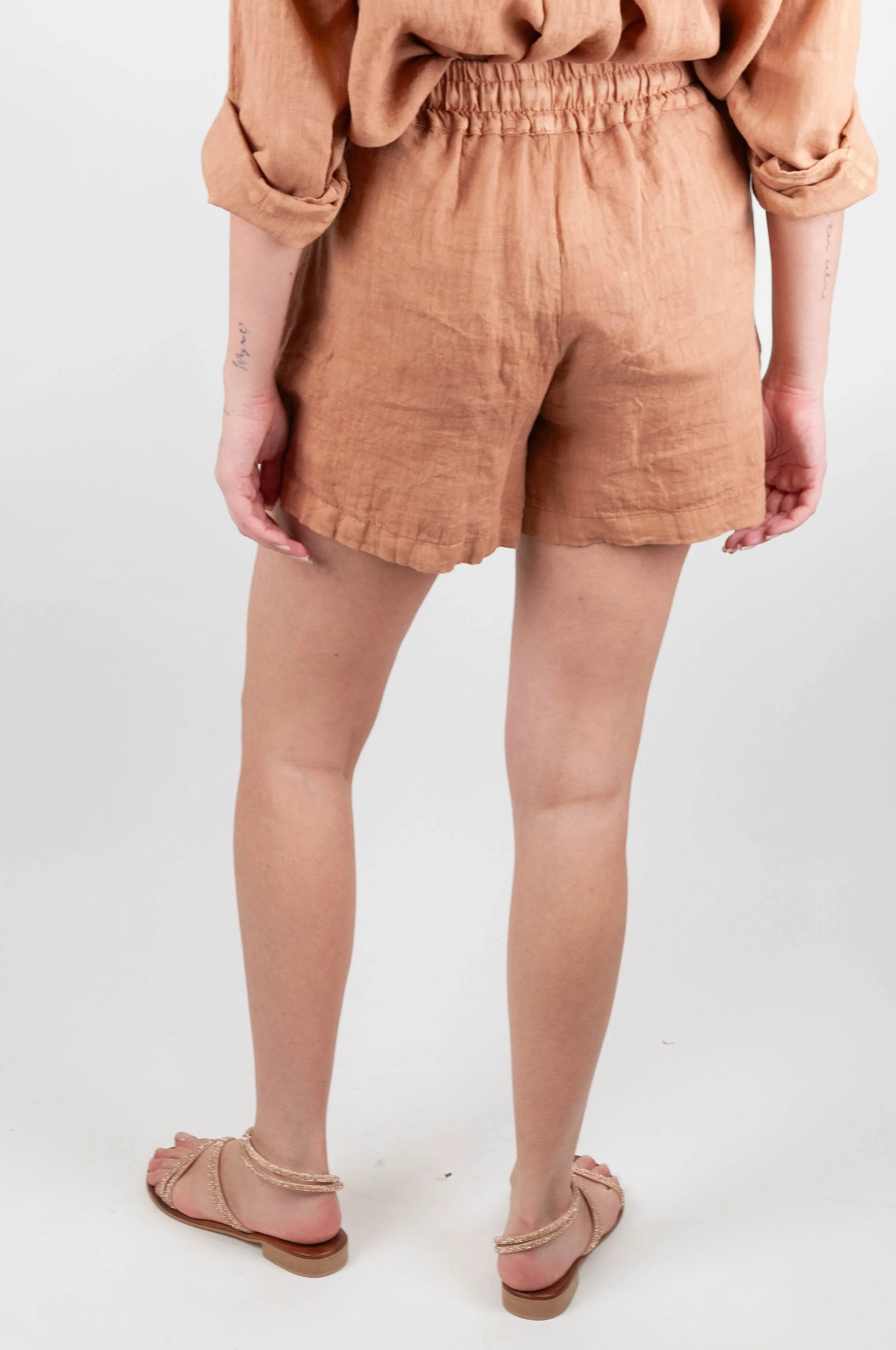 Tensione in - Shorts in puro lino con coulisse